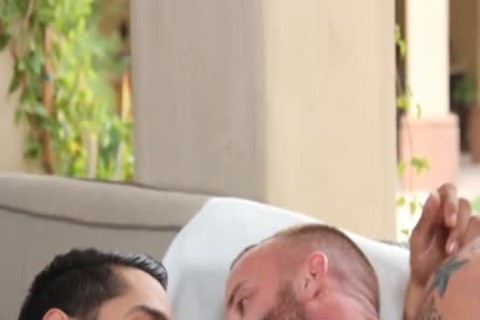 Derek Parkers gigantic rod bonks A Load Out Of Bobby Hart