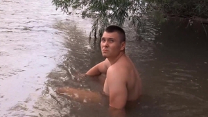 CzechHunter: Wet european gay handjob outdoors
